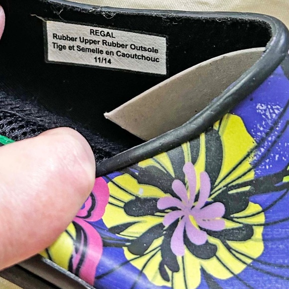 LOAFERS, WATERPROOF, RUBBER, LADIES 8, FLORAL PATTERN IN PINKS, YELLOWS, BLUES, - Picture 4 of 9